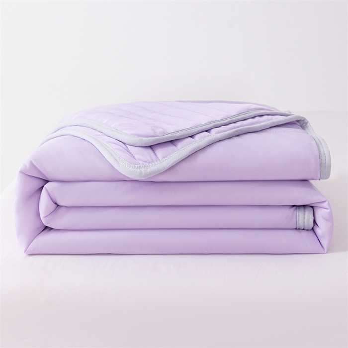 91家纺网 家纺一手货源 找家纺 梵心家纺2025新款简约冰激凌凉感丝夏被夏凉被空调被 紫色