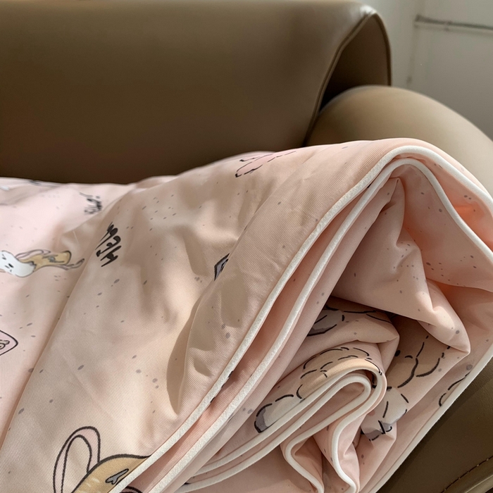 91家纺网 家纺一手货源 找家纺 奈萝家纺 2025新款A类凉感丝小凉皮夏被可机洗夏被新品空调被 小兔粉