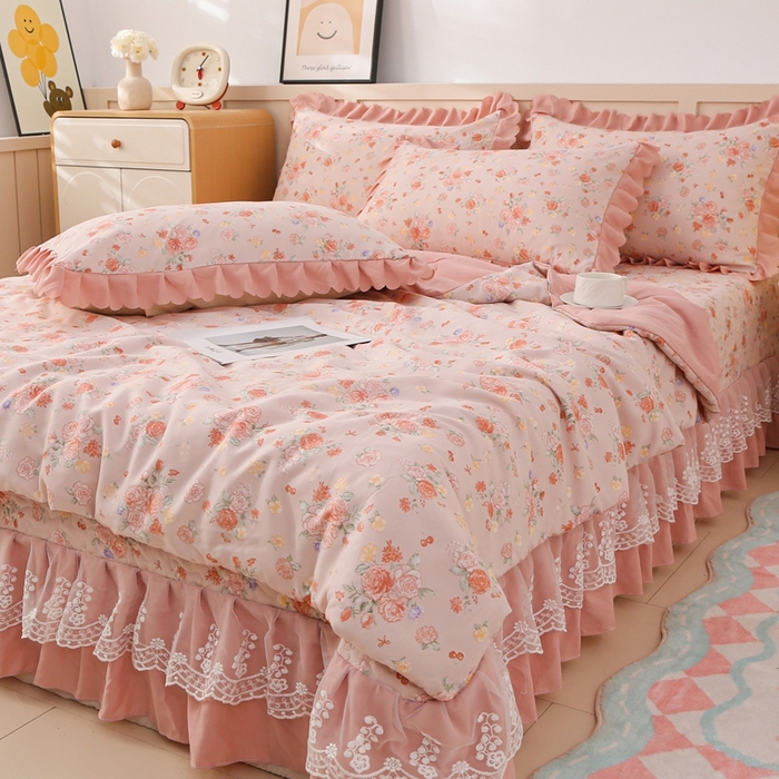 91家纺网 家纺一手货源 找家纺 铠畅  2025新款法式花边云朵棉床盖款夏被四件套 繁花