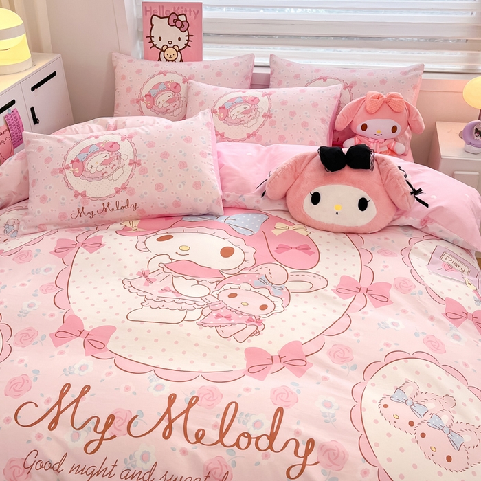 91家纺网 家纺一手货源 找家纺 暮思家居 2025新款正版授权三丽鸥大阪全棉数码印花纯棉四件套系列-第三批(专版花型) 大版-花园美乐蒂