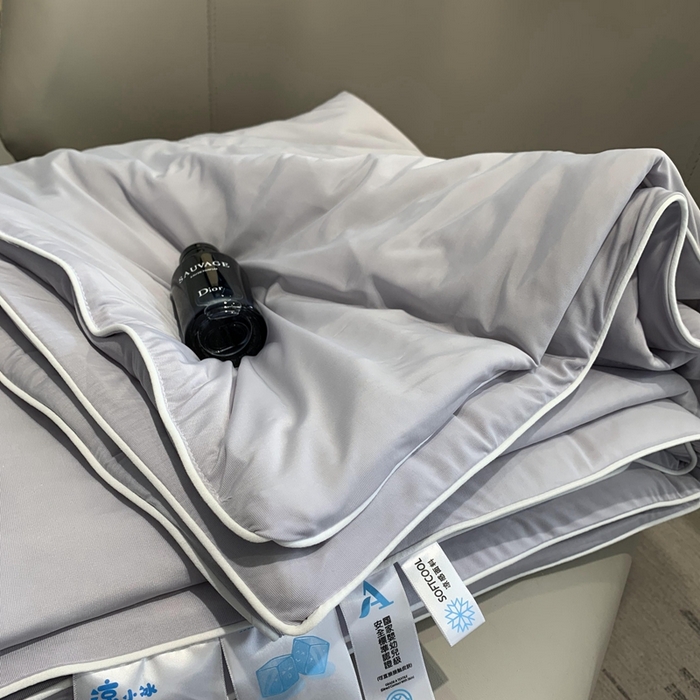 91家纺网 家纺一手货源 找家纺 奈萝家纺 2025新款A类凉感丝小凉皮夏被可机洗夏被新品空调被 幽兰拿铁