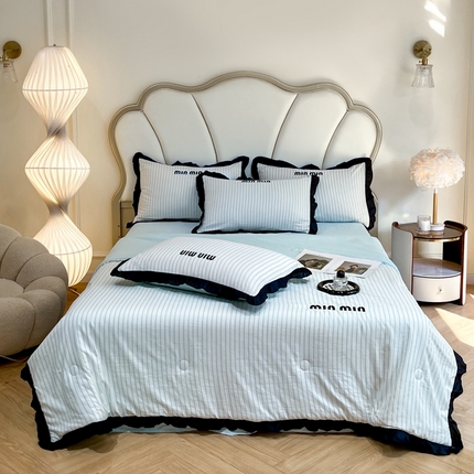 91家纺网 家纺一手货源 找家纺 （总）千希家纺 2025新款110克超柔水洗棉刺绣花边夏被夏凉被空调被四件套