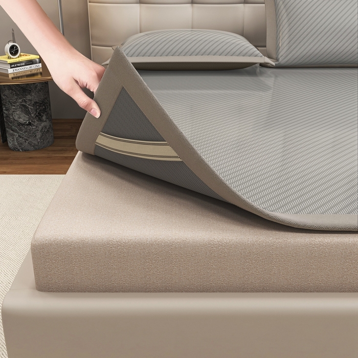 91家纺网 家纺一手货源 找家纺 欧邦 2025春夏新款水某星同款斜纹提花冰丝席三件套 凉席款-气质灰