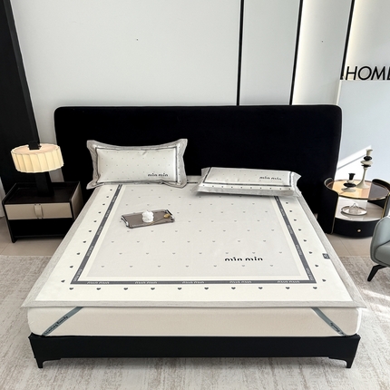 91家纺网 家纺一手货源 找家纺 （总）木希2025春夏新款可水洗冰丝席幻彩刺绣平席系列-场景二