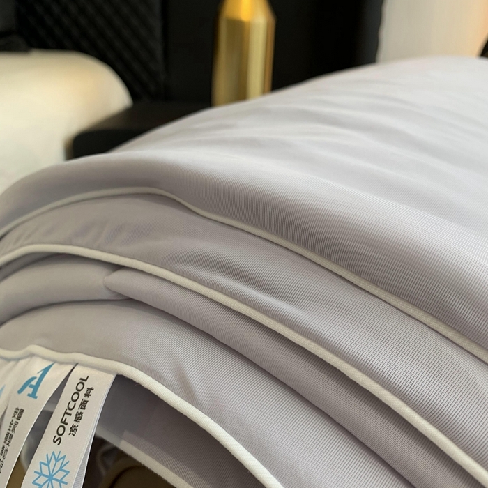 91家纺网 家纺一手货源 找家纺 奈萝家纺 2025新款A类凉感丝小凉皮夏被可机洗夏被新品空调被 幽兰拿铁