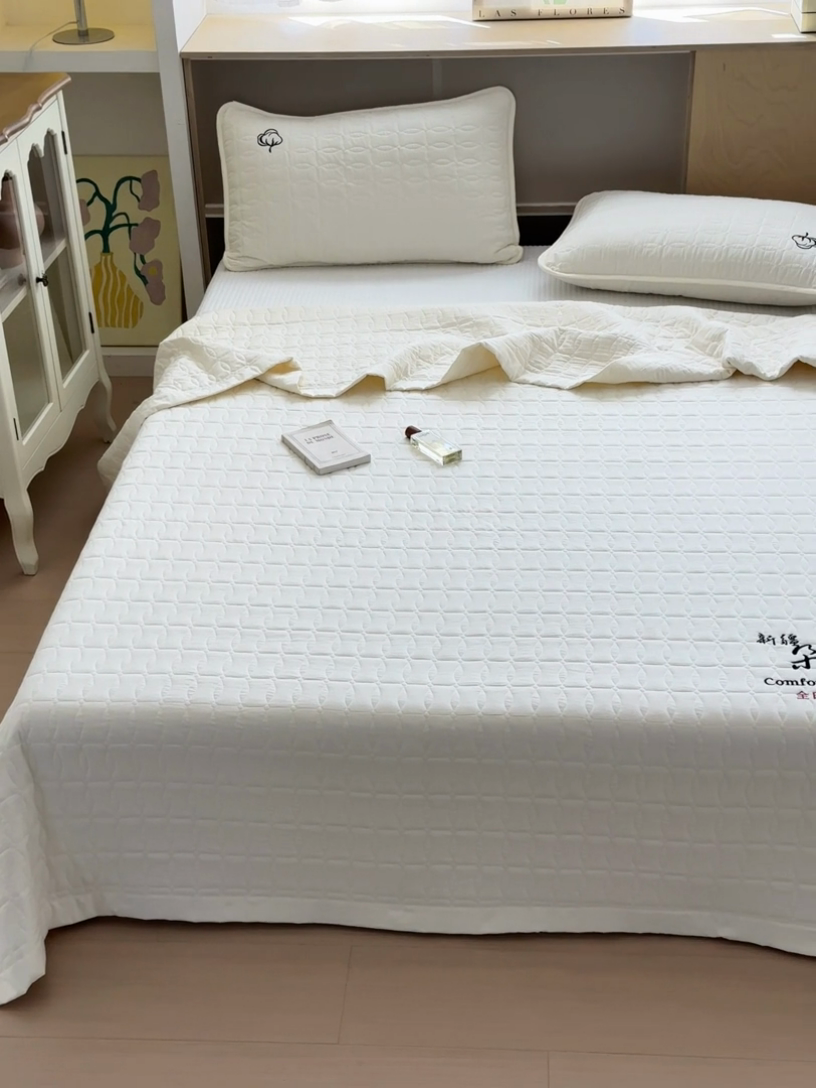 91家纺网 家纺一手货源 找家纺 云雀 2025新款A类加棉刺绣棉花床笠+盖毯 棉花盖毯-米白