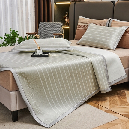 91家纺网 家纺一手货源 找家纺 悦织湾家纺2025新款三明治碳光提花冰藤席三件套2025新款夏凉席冰丝席子藤席轻奢时尚电商直播热销款 字母条纹-灰