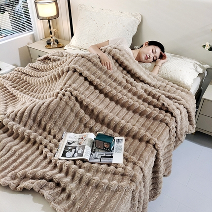 91家纺网 家纺一手货源 找家纺 （总）美洲琳 2025新款仿兔毛大泡泡宽抽条毛毯毯子