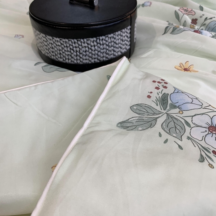 91家纺网 家纺一手货源 找家纺 奈萝家纺 2025新款A类凉感丝小凉皮夏被可机洗夏被新品空调被 夏花绿