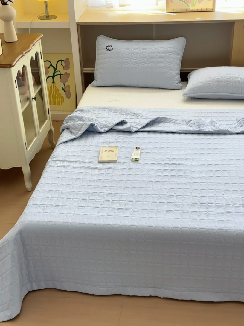 91家纺网 家纺一手货源 找家纺 云雀 2025新款A类加棉刺绣棉花床笠+盖毯 棉花盖毯-浅蓝