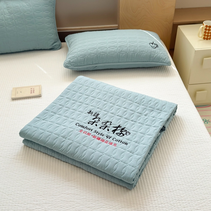 91家纺网 家纺一手货源 找家纺 云雀 2025新款A类加棉刺绣棉花床笠+盖毯 棉花床笠-雾霾蓝