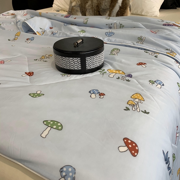 91家纺网 家纺一手货源 找家纺 奈萝家纺 2025新款A类凉感丝小凉皮夏被可机洗夏被新品空调被 小蘑菇