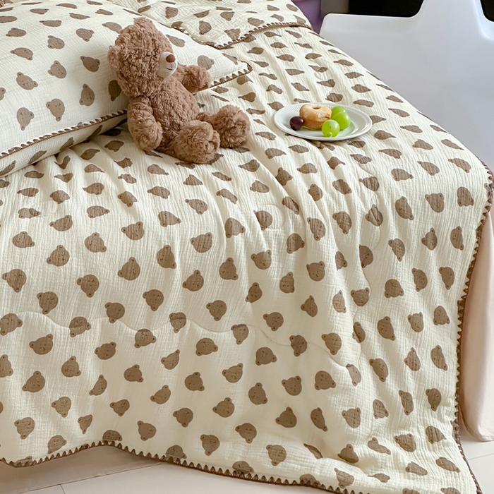 91家纺网 家纺一手货源 找家纺 三朵家纺 2025春夏新款全棉纯棉双层绉绉纱三角针夏被夏凉被空调被 幸运熊仔