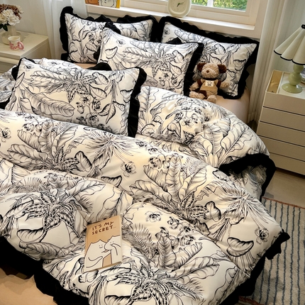 91家纺网 家纺一手货源 找家纺 花伞家居 2025新款赫本黑色大花边水洗棉印花四件套（提供买家秀） 赫本-龟贝叶