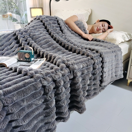 91家纺网 家纺一手货源 找家纺 （总）美洲琳 2025新款仿兔毛大泡泡宽抽条毛毯毯子