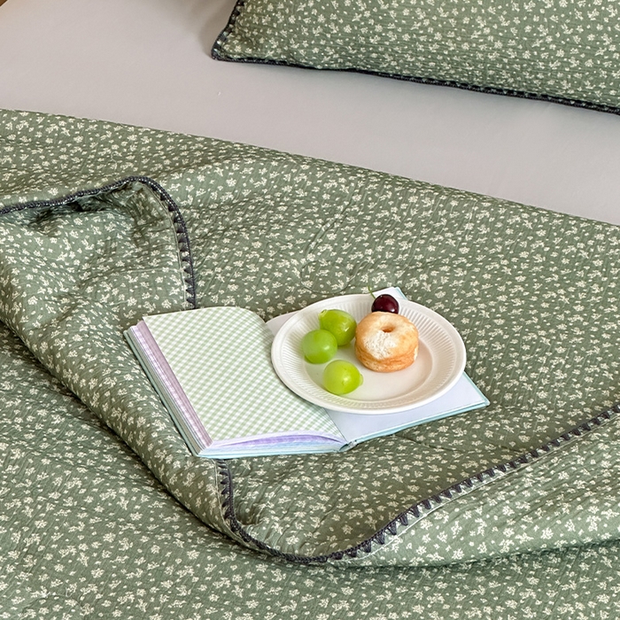 91家纺网 家纺一手货源 找家纺 三朵家纺 2025春夏新款全棉纯棉双层绉绉纱三角针夏被夏凉被空调被 恬静时光