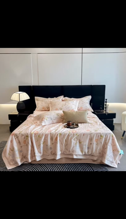 91家纺网 家纺一手货源 找家纺 朵希曼2025新款50天丝宽边夏被和夏被四件套系列 清风漫舞 浅粉