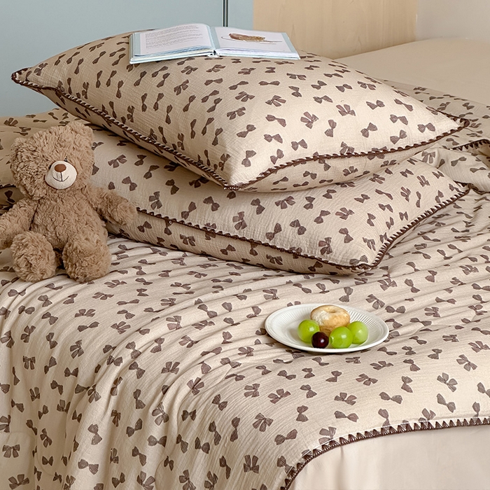 91家纺网 家纺一手货源 找家纺 三朵家纺 2025春夏新款全棉纯棉双层绉绉纱三角针夏被夏凉被空调被 可爱蝴蝶结