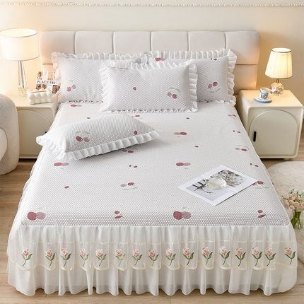 优家居 2025新款床裙款--A类2025夏季冰丝席床裙款豆豆凉席三件套刺绣花边蕾丝花边床裙可机洗水洗 盛夏-樱桃