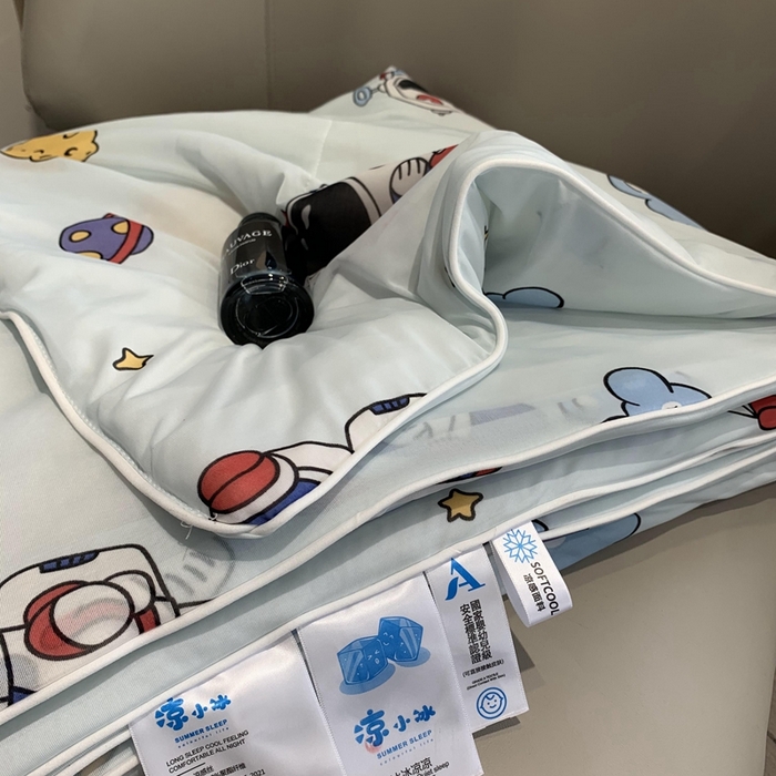 91家纺网 家纺一手货源 找家纺 奈萝家纺 2025新款A类凉感丝小凉皮夏被可机洗夏被新品空调被 宇航员