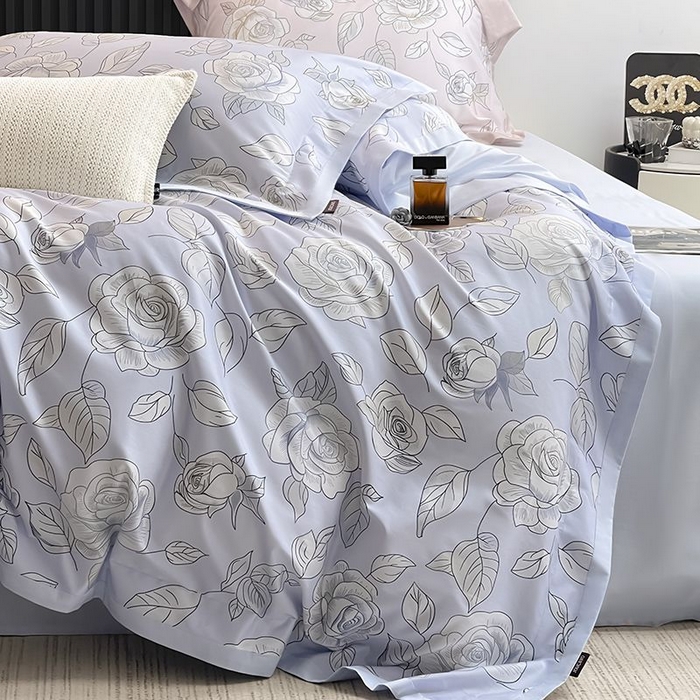 91家纺网 家纺一手货源 找家纺 2025新款夏季热款A类母婴级数码印花全棉四件套高端纯棉被套长绒棉床单床笠床上用品 沐熙-蓝