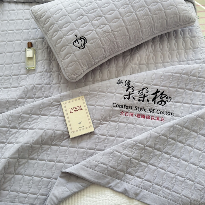 91家纺网 家纺一手货源 找家纺 云雀 2025新款A类加棉刺绣棉花床笠+盖毯 棉花盖毯-灰