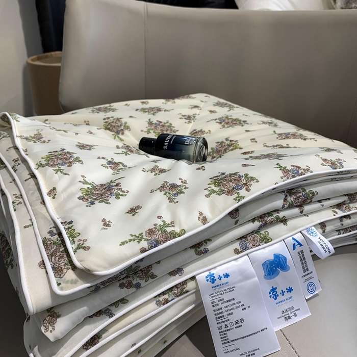 91家纺网 家纺一手货源 找家纺 奈萝家纺 2025新款A类凉感丝小凉皮夏被可机洗夏被新品空调被 碎花情怀