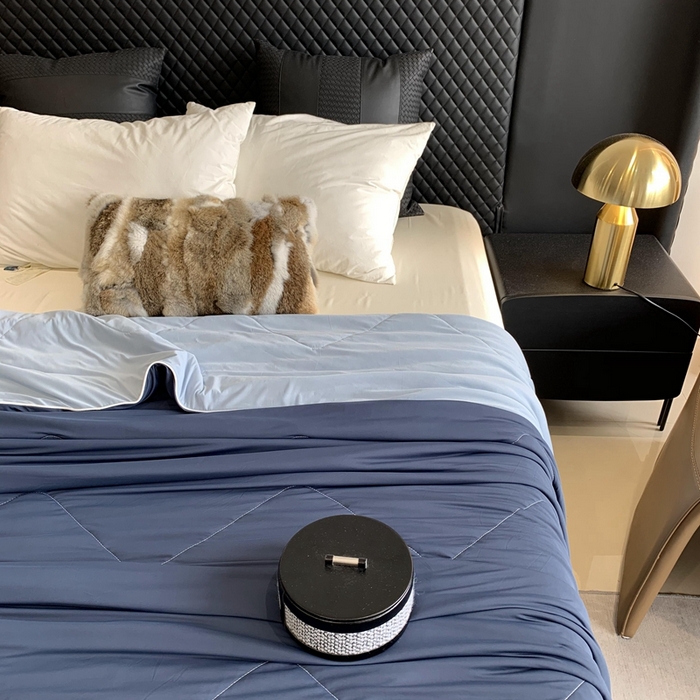 91家纺网 家纺一手货源 找家纺 奈萝家纺 2025新款A类凉感丝小凉皮夏被可机洗夏被新品空调被 亚朵蓝