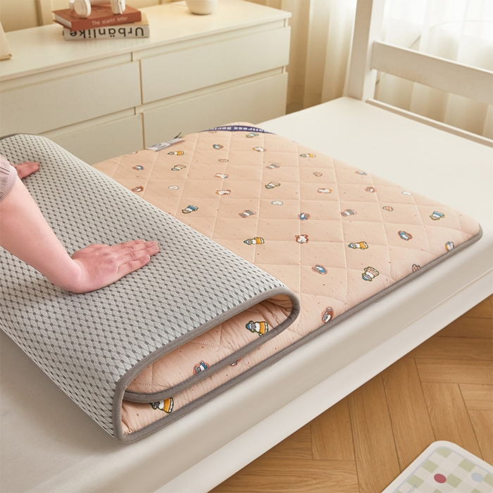 91家纺网 家纺一手货源 找家纺 丽诺床垫 2025新款全棉抗菌三明治学生床垫 芝麻街