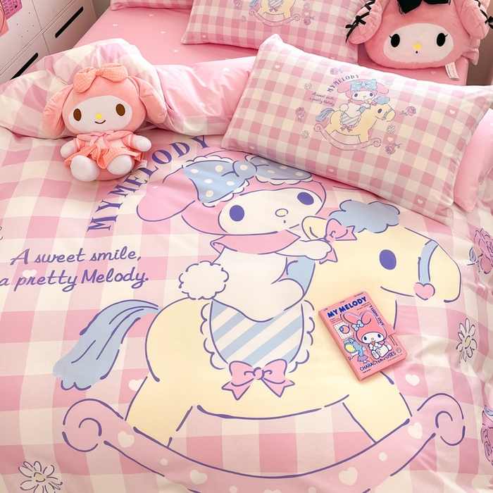 91家纺网 家纺一手货源 找家纺 暮思家居 2025新款正版授权三丽鸥大阪全棉数码印花纯棉四件套系列-第三批(专版花型) 大版-格子美乐蒂