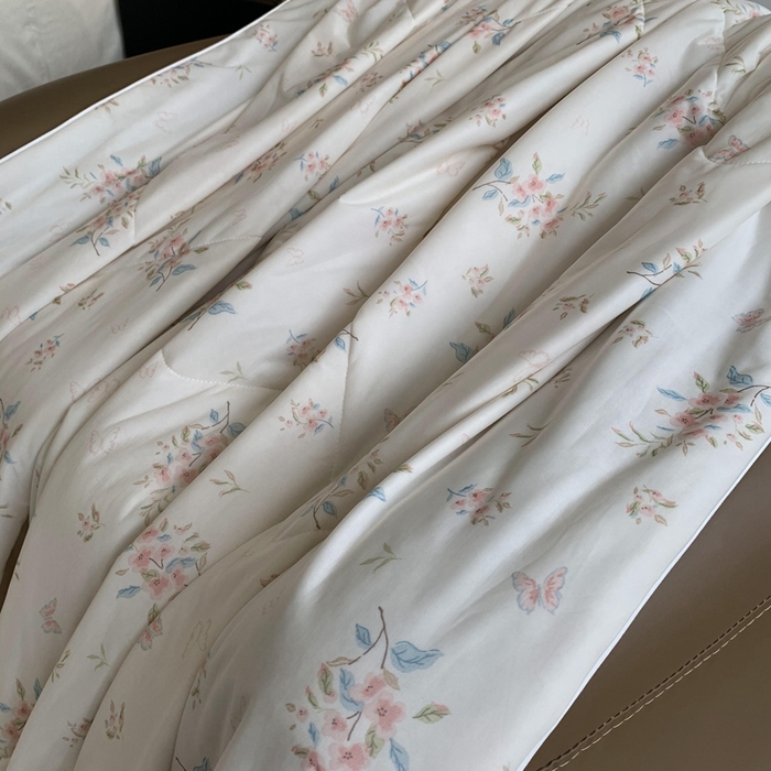 91家纺网 家纺一手货源 找家纺 奈萝家纺 2025新款A类凉感丝小凉皮夏被可机洗夏被新品空调被 桃花朵朵