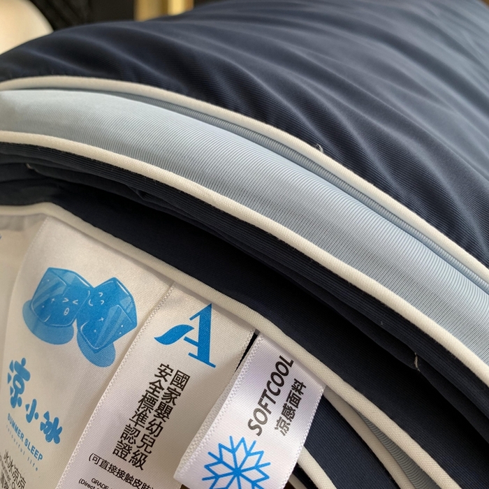 91家纺网 家纺一手货源 找家纺 奈萝家纺 2025新款A类凉感丝小凉皮夏被可机洗夏被新品空调被 亚朵蓝