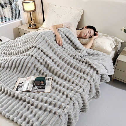 91家纺网 家纺一手货源 找家纺 （总）美洲琳 2025新款仿兔毛大泡泡宽抽条毛毯毯子