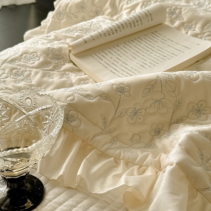 91家纺网 家纺一手货源 找家纺 佳汐蓝家纺2025春夏新品60天丝夹棉床盖多用 素客-新月黄