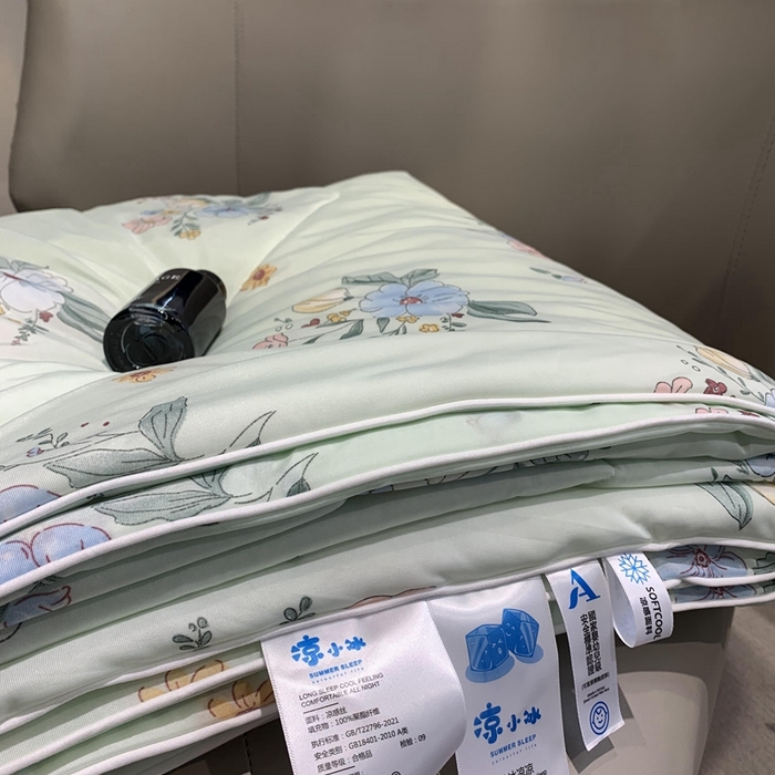 91家纺网 家纺一手货源 找家纺 奈萝家纺 2025新款A类凉感丝小凉皮夏被可机洗夏被新品空调被 夏花绿