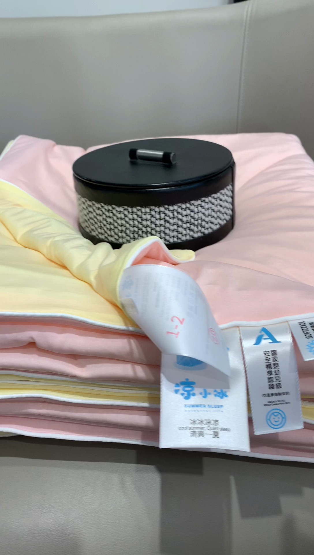 91家纺网 家纺一手货源 找家纺 奈萝家纺 2025新款A类凉感丝小凉皮夏被可机洗夏被新品空调被 蜜桃菠萝