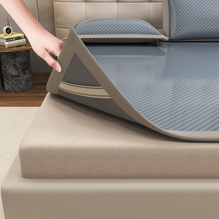 91家纺网 家纺一手货源 找家纺 欧邦 2025春夏新款水某星同款斜纹提花冰丝席三件套 凉席款-深蓝