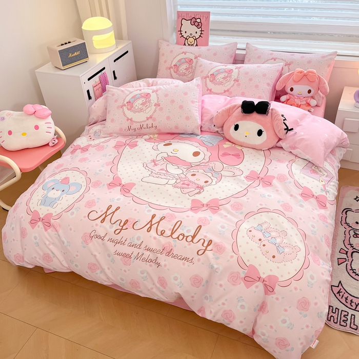 91家纺网 家纺一手货源 找家纺 暮思家居 2025新款正版授权三丽鸥大阪全棉数码印花纯棉四件套系列-第三批(专版花型) 大版-花园美乐蒂