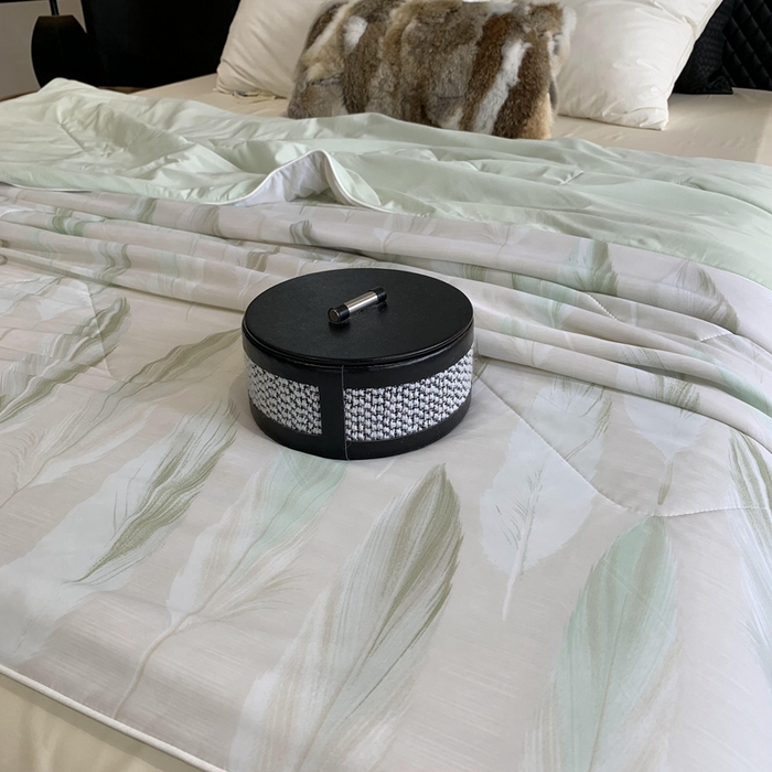 91家纺网 家纺一手货源 找家纺 奈萝家纺 2025新款A类凉感丝小凉皮夏被可机洗夏被新品空调被 羽毛绿