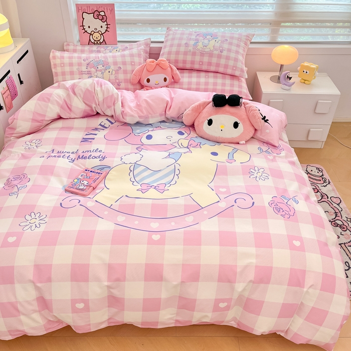 91家纺网 家纺一手货源 找家纺 暮思家居 2025新款正版授权三丽鸥大阪全棉数码印花纯棉四件套系列-第三批(专版花型) 大版-格子美乐蒂