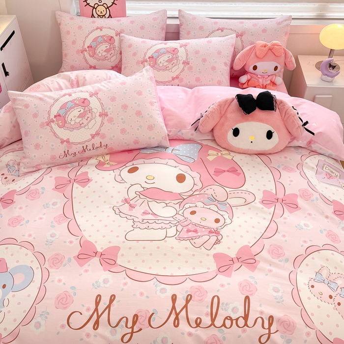 91家纺网 家纺一手货源 找家纺 暮思家居 2025新款正版授权三丽鸥大阪全棉数码印花纯棉四件套系列-第三批(专版花型) 大版-花园美乐蒂