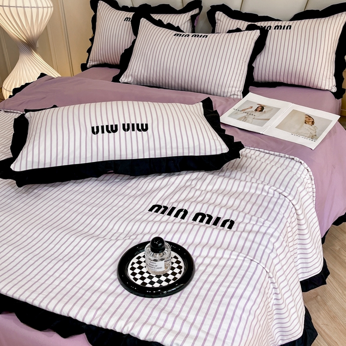 91家纺网 家纺一手货源 找家纺 千希家纺 2025新款110克超柔水洗棉刺绣花边夏被夏凉被空调被四件套 小香风  树莓紫