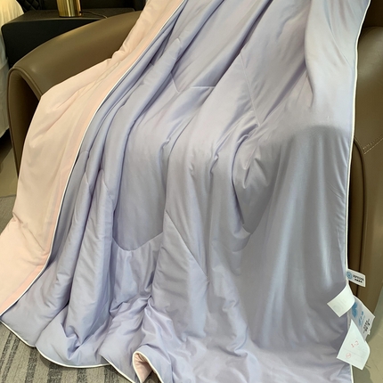 91家纺网 家纺一手货源 找家纺 （总）奈萝家纺 2025新款A类凉感丝小凉皮夏被可机洗夏被新品空调被,百香果,薄荷奶绿,缤纷水果,冰蓝生椰,潮流方块,车厘子,蒂芙尼蓝,嘟嘟粉灰,多肉葡萄,格林,海盐蓝莓,赫拉,咖啡拿铁,可盐可甜,恐龙绿,恐龙米,茫茫甜心,蜜桃菠萝,陌上花开粉,陌上花开蓝,南瓜小熊,葡萄香椰,青桔时光,清凉西瓜,清凉一夏蓝,清凉一夏绿,热带雨林,碎花情怀,桃花朵朵,夏花蓝,夏花绿,香草奶冻,香梨,小老虎,小蘑菇,小苹果粉,小苹果绿,小企鹅,小兔粉,小熊玩偶,雪绒花,亚朵蓝,樱花紫,幽兰拿铁,宇航员,羽毛绿,芋泥波波