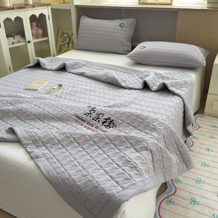 91家纺网 家纺一手货源 找家纺 云雀 2025新款A类加棉刺绣棉花床笠+盖毯 棉花盖毯-灰