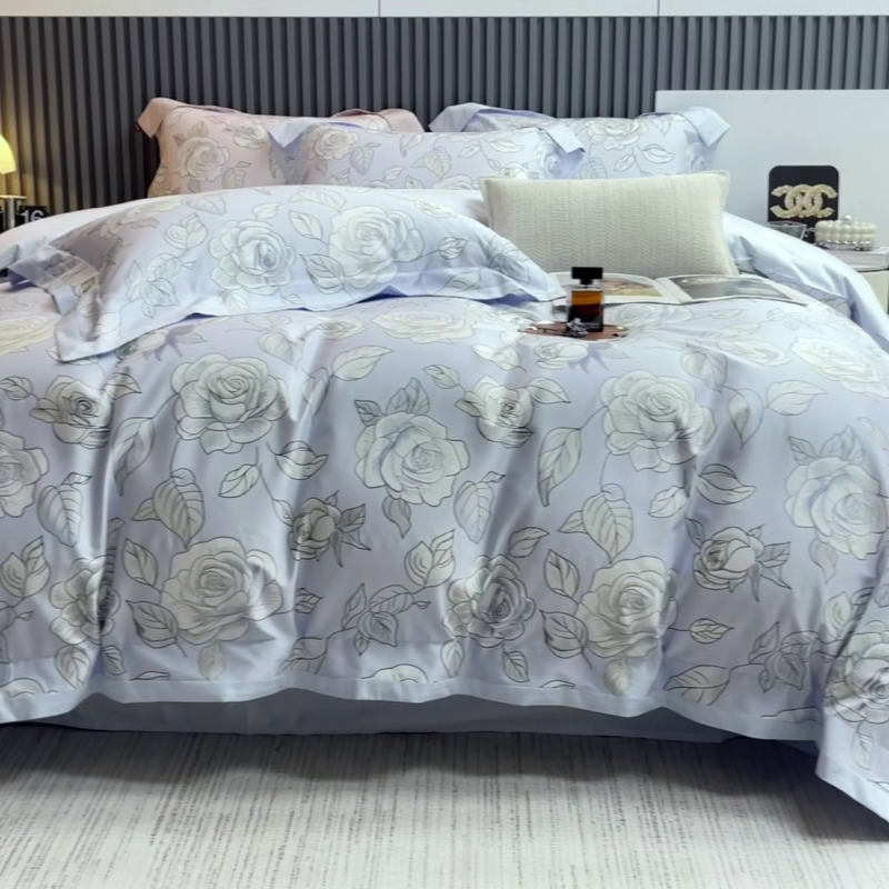 91家纺网 家纺一手货源 找家纺 2025新款夏季热款A类母婴级数码印花全棉四件套高端纯棉被套长绒棉床单床笠床上用品 沐熙-蓝