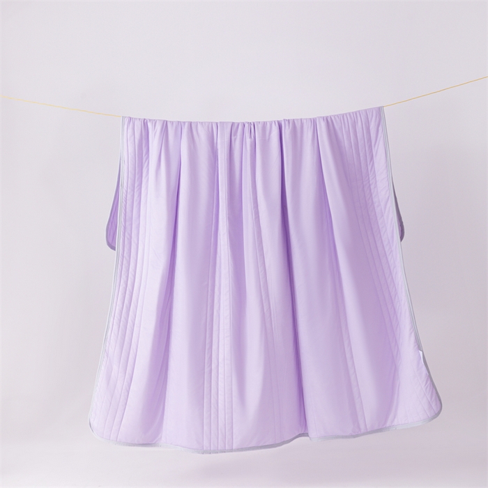 91家纺网 家纺一手货源 找家纺 梵心家纺2025新款简约冰激凌凉感丝夏被夏凉被空调被 紫色