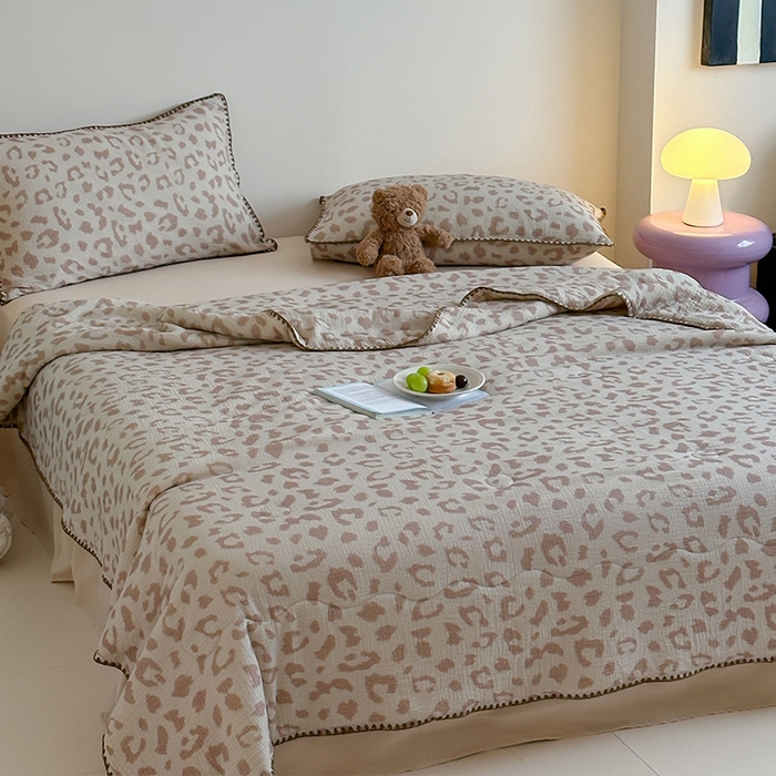 91家纺网 家纺一手货源 找家纺 三朵家纺 2025春夏新款全棉纯棉双层绉绉纱三角针夏被夏凉被空调被 时尚生活