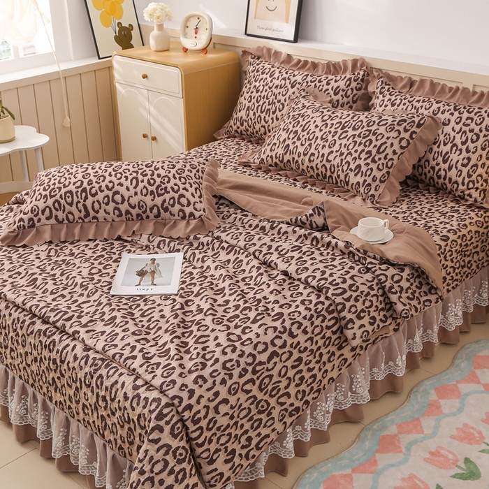 91家纺网 家纺一手货源 找家纺 铠畅  2025新款法式花边云朵棉床盖款夏被四件套 豹纹