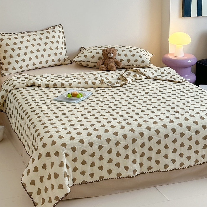 91家纺网 家纺一手货源 找家纺 三朵家纺 2025春夏新款全棉纯棉双层绉绉纱三角针夏被夏凉被空调被 幸运熊仔