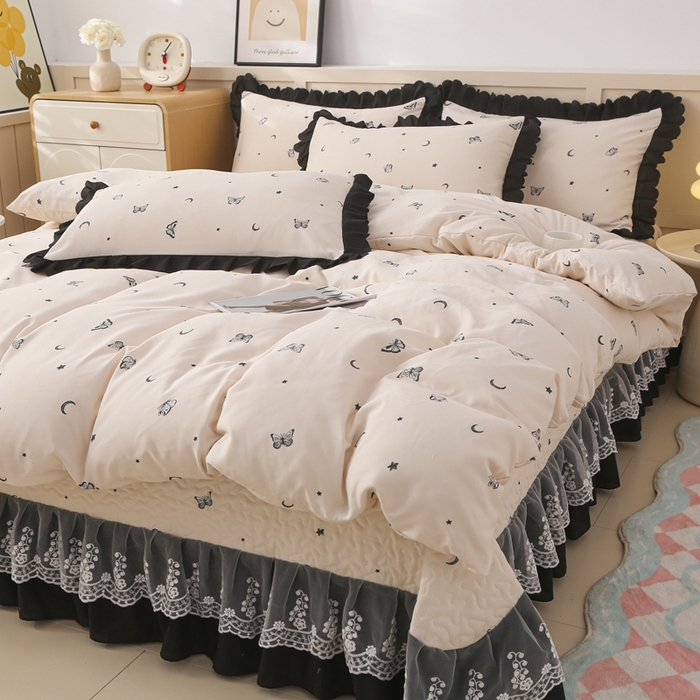 91家纺网 家纺一手货源 找家纺 铠畅  2025新款法式花边云朵棉床盖款夏被四件套 蝶梦